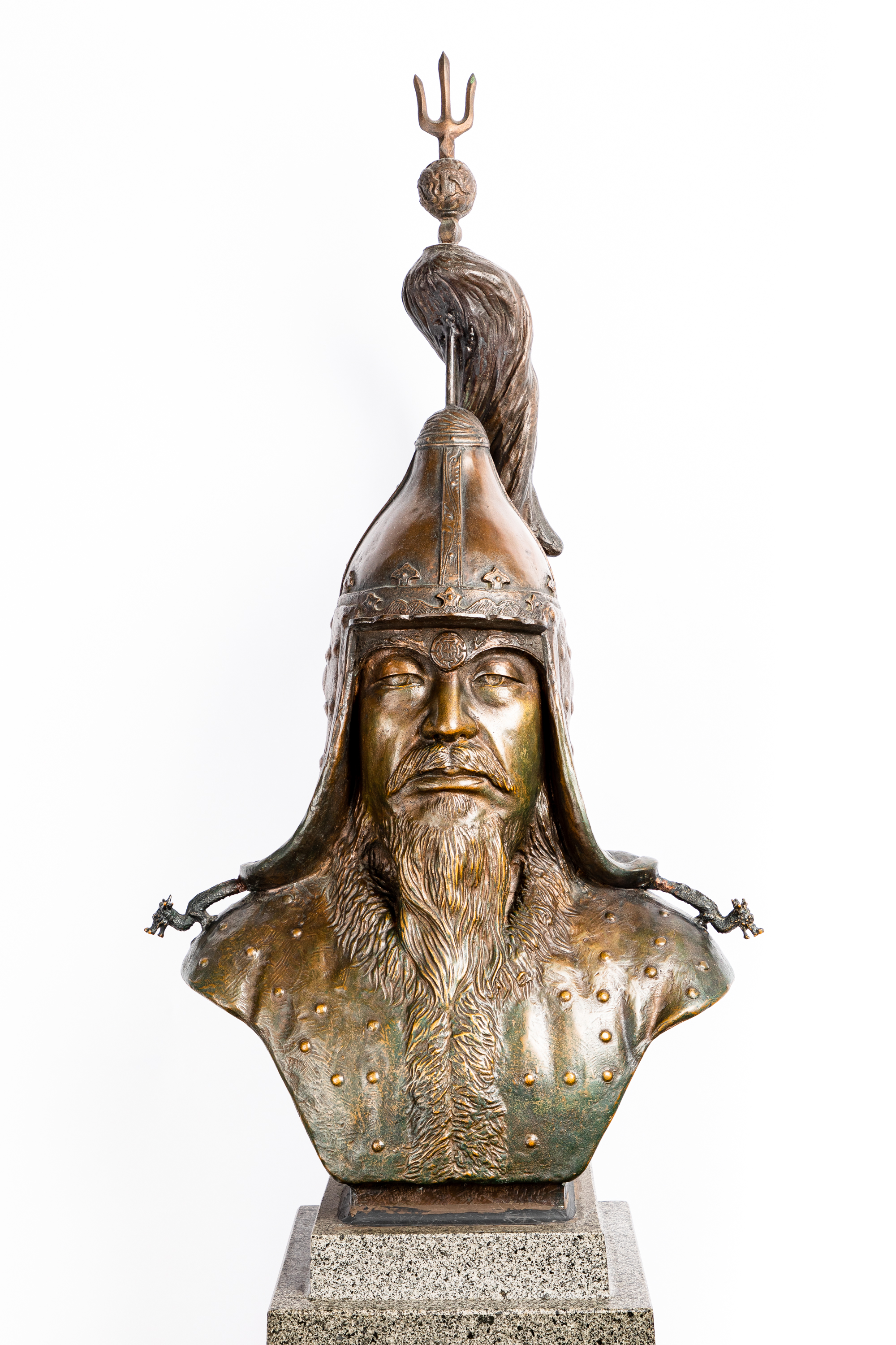 Bronze bust of Admiral Yi Sun-sin, uniting pillar claimed by both sides of the peninsula